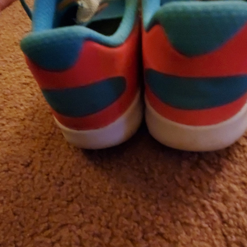 Sneakers - Picture 3 of 3